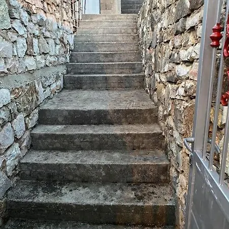 Tzouliano's * Saranda